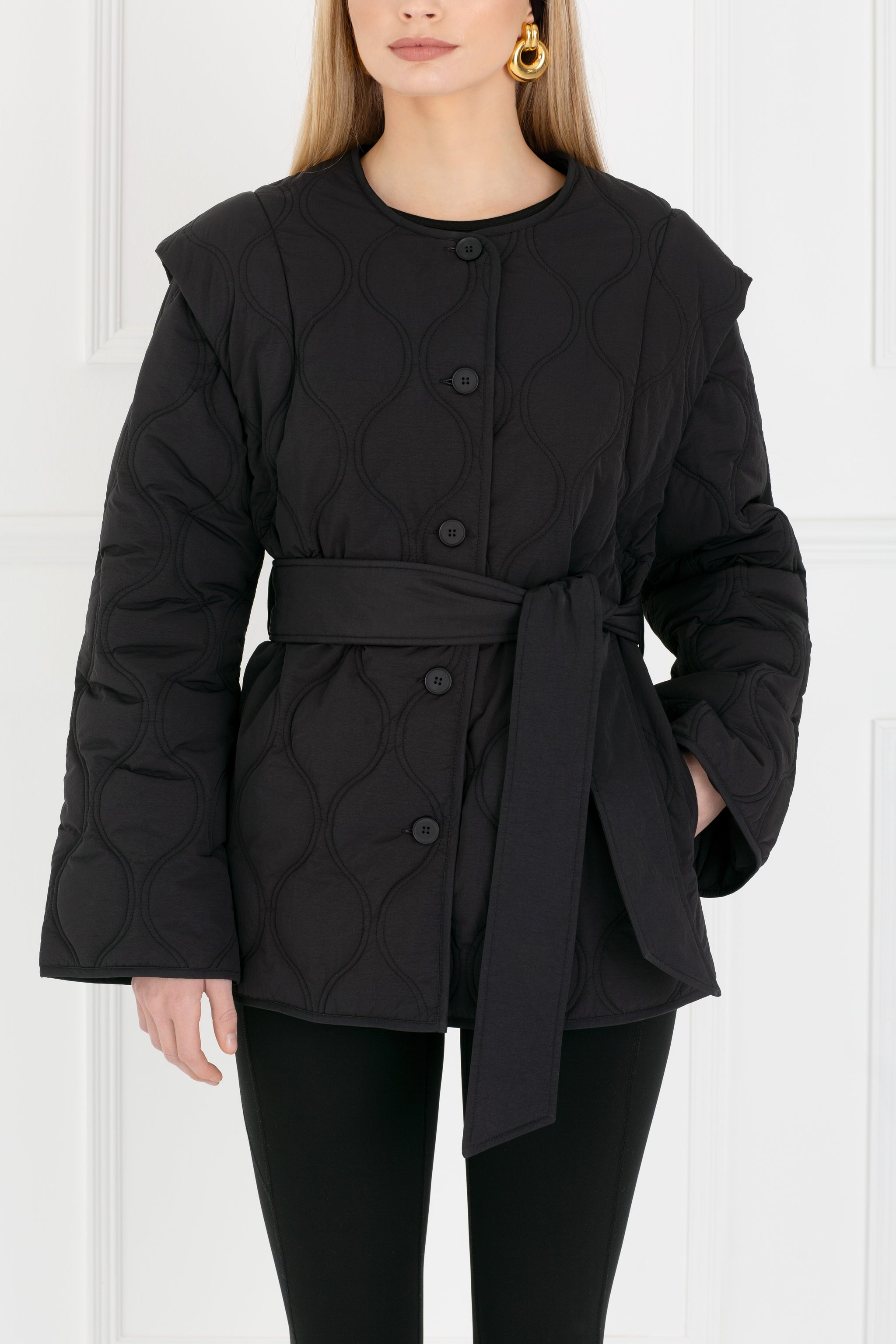 sile 「curtain gilet」black COS Oversized Faux Shearling Gilet | Wardrobe Icons